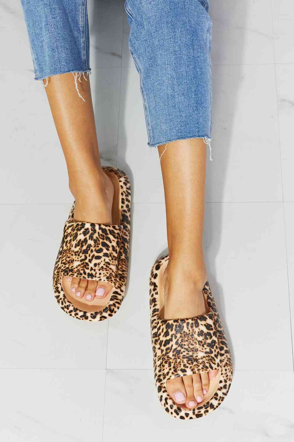 MMShoes Arms Around Me Open Toe Slide in Leopard Leopard