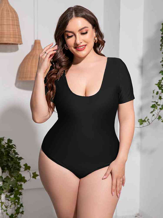 Plus Size Scoop Neck Short Sleeve One-Piece Swimsuit Black