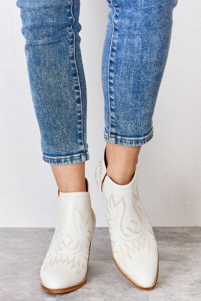 Melody Ankle Embroidered Stitch Boots White