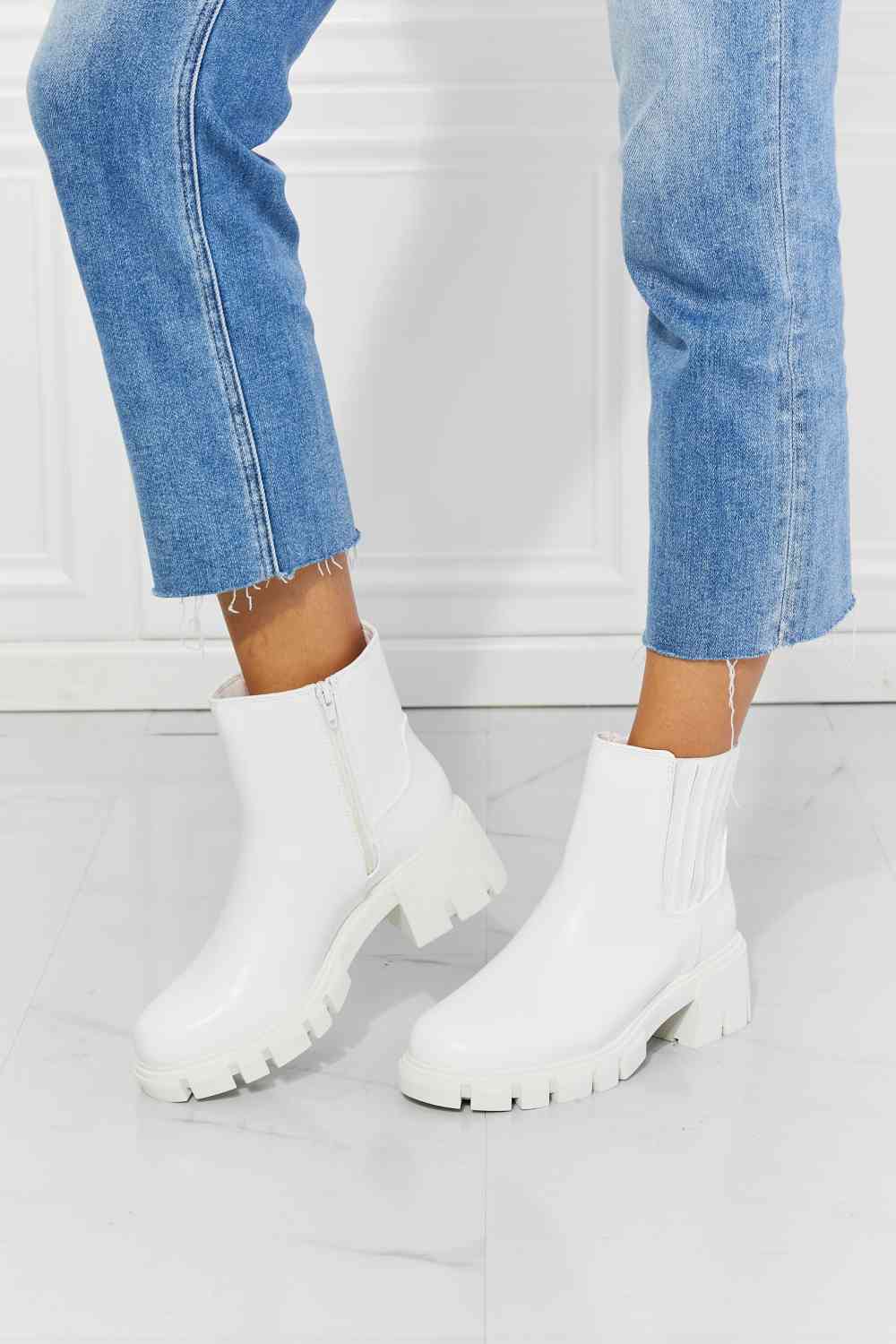 MMShoes What It Takes Lug Sole Chelsea Boots in White White