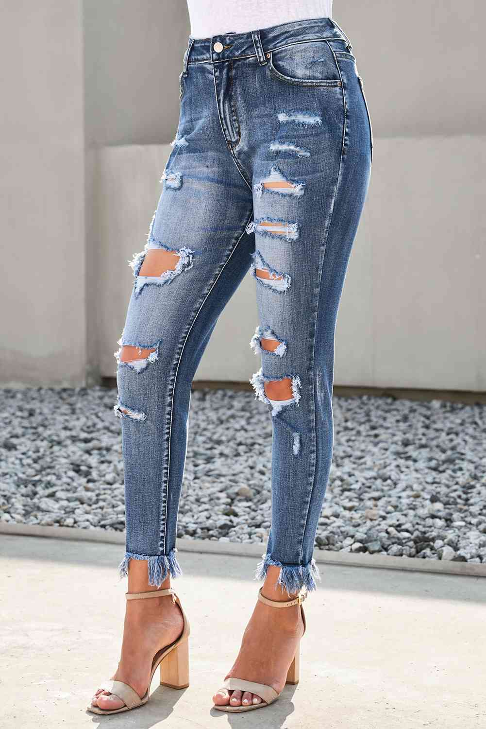 Baeful Distressed Frayed Hem Cropped Jeans