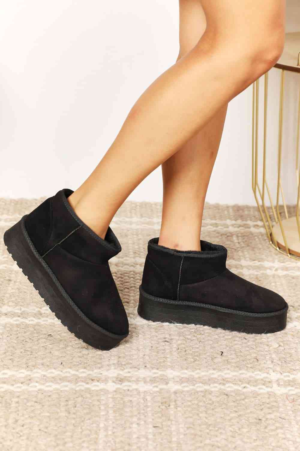 Legend Women's Fleece Lined Chunky Platform Mini Boots Black